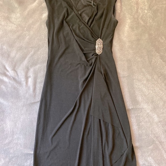 Black dress - Picture 4 of 5